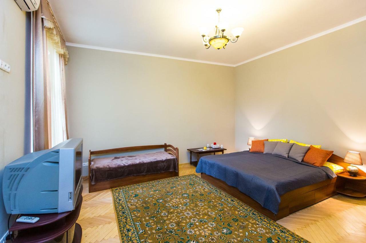 Apartments On Sholom Aleichem Та Ще Варіант Поруч Lviv Bagian luar foto